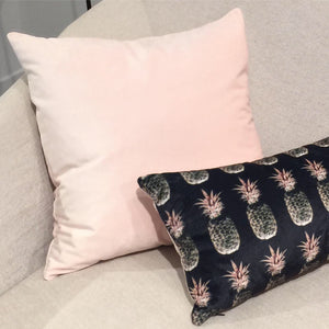 
                  
                    Load image into Gallery viewer, Coussin décoratif Ananas Rose Noir_NA-17
                  
                