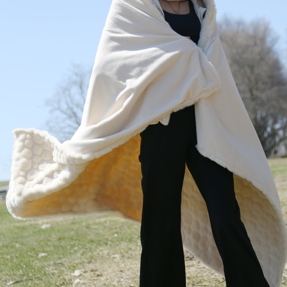 Deluxe Hoku Earth blanket in faux fur and terry cloth