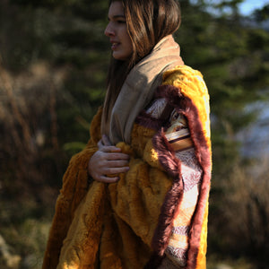 
                  
                    Load image into Gallery viewer, Napali luxury faux-fur and minky blanket
                  
                
