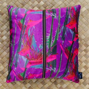 
                  
                    Load image into Gallery viewer, Coussin décoratif Anahola Fuchsia Crazy 2, 14x14 po
                  
                