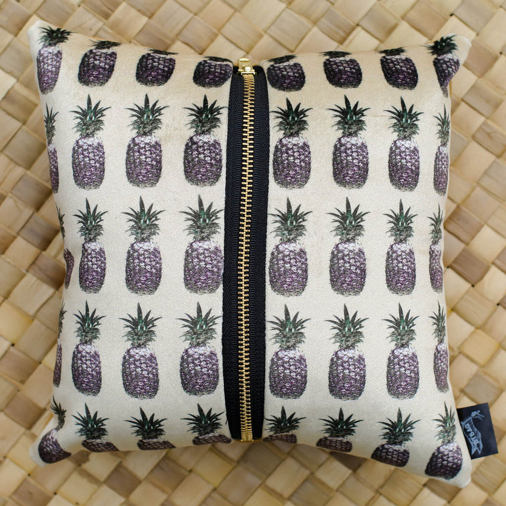 Goldy pineapple decorative cushion, 11x11