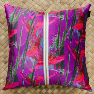
                  
                    Load image into Gallery viewer, Coussin décoratif Anahola Fuchsia Crazy 1, 16 x 16 po
                  
                