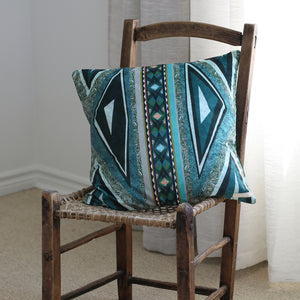 
                  
                    Load image into Gallery viewer, Coussin décoratif Tribal Turquoise_NA-4
                  
                