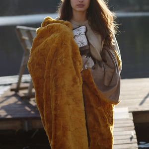 
                  
                    Load image into Gallery viewer, Napali luxury faux-fur and minky blanket
                  
                